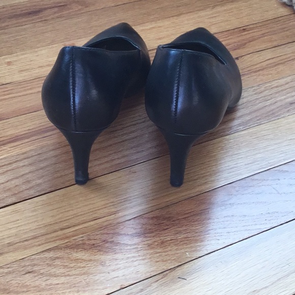 Tahari Black Pump - Picture 3 of 4